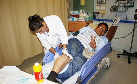 Democrat candidate Jakkrit Kraimat is still optimistic even after suffering a bite from a stray dog in Nong Plalai.